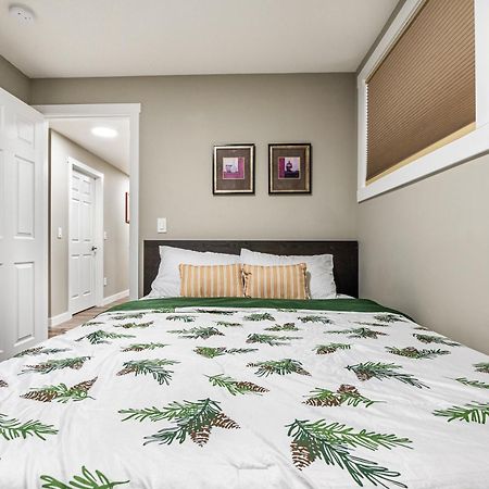 Modern 2 Bedroom Basement Suite With Laundry YYC Exterior foto