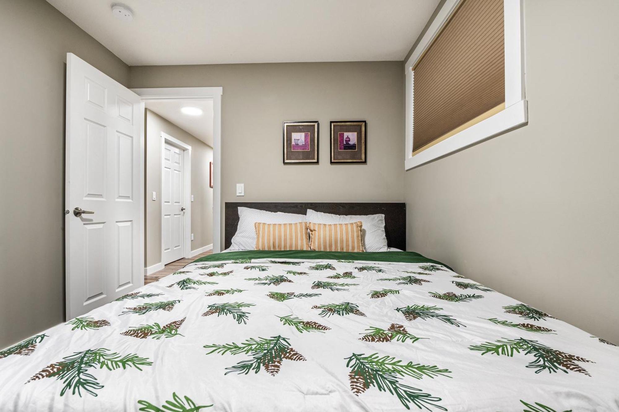 Modern 2 Bedroom Basement Suite With Laundry YYC Exterior foto