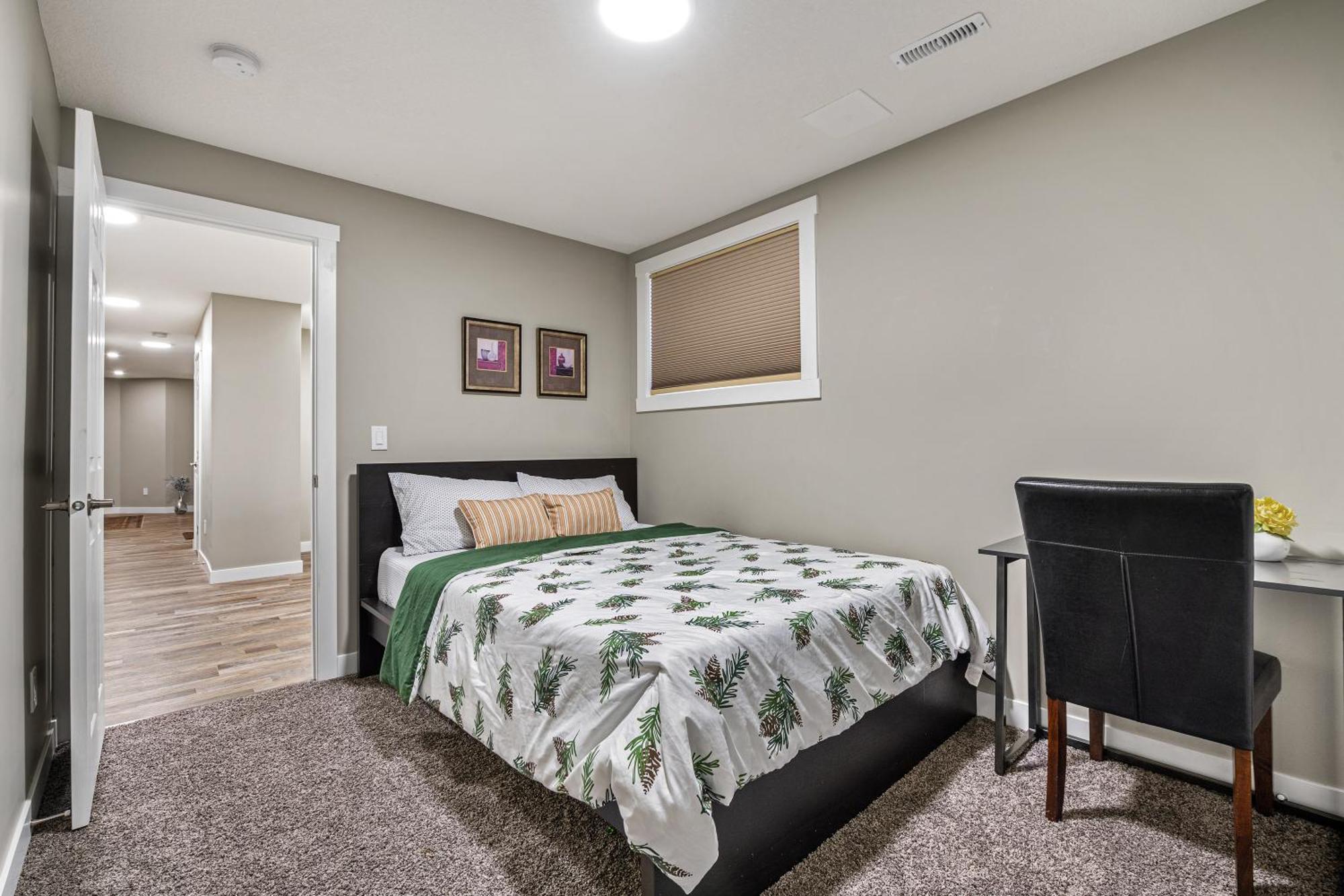 Modern 2 Bedroom Basement Suite With Laundry YYC Exterior foto