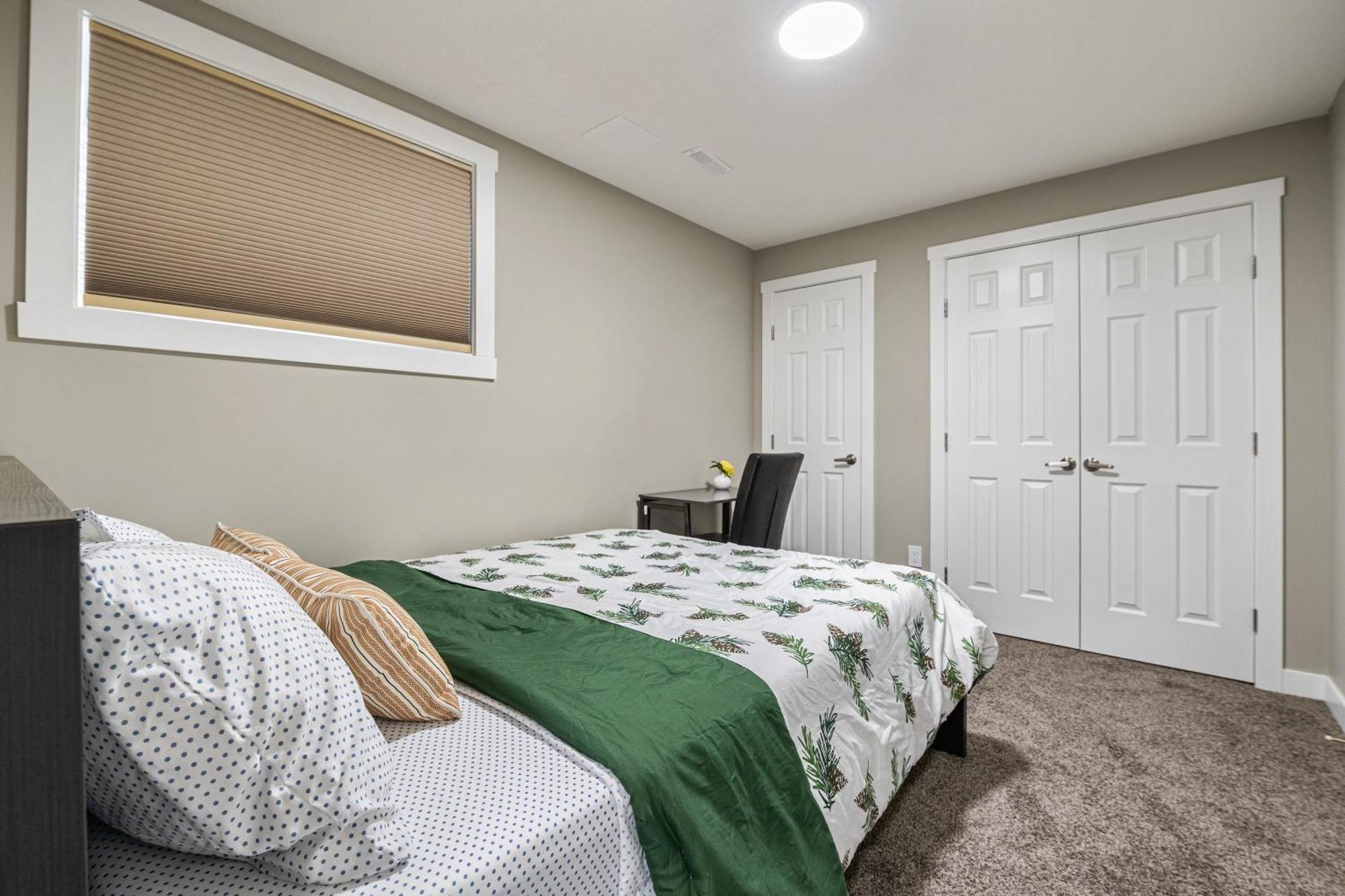 Modern 2 Bedroom Basement Suite With Laundry YYC Exterior foto